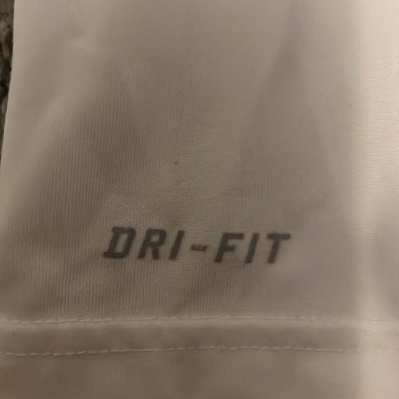 Men’s University of Kentucky Wildcats Basketball Nike Dri-Fit Loose Fit Shirt - Picture 2 of 6